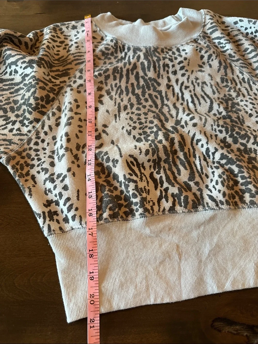 Ocean Drive Taupe and Black Animal-Print Crewneck Sweatshirt M